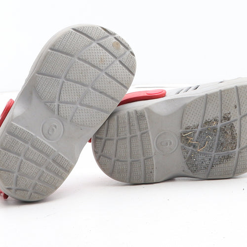 Preworn Boys Grey Synthetic Clog Sandal UK 6 - Shark Detail