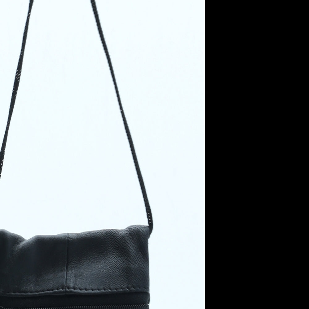 Preworn Womens Black Leather Shoulder Bag Size Small