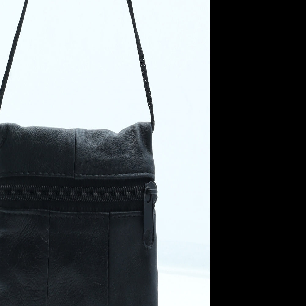 Preworn Womens Black Leather Shoulder Bag Size Small