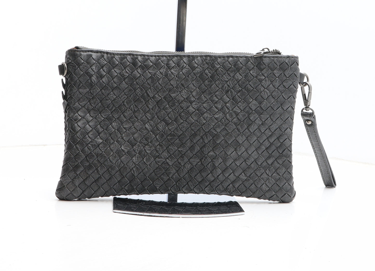 Preworn Womens Grey Polyurethane Clutch Size Small