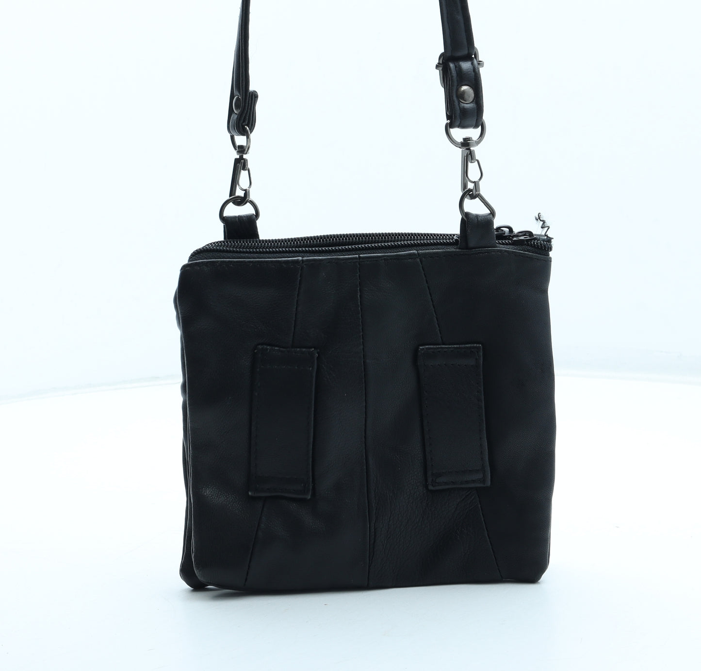 Preworn Womens Black Leather Shoulder Bag Size Small