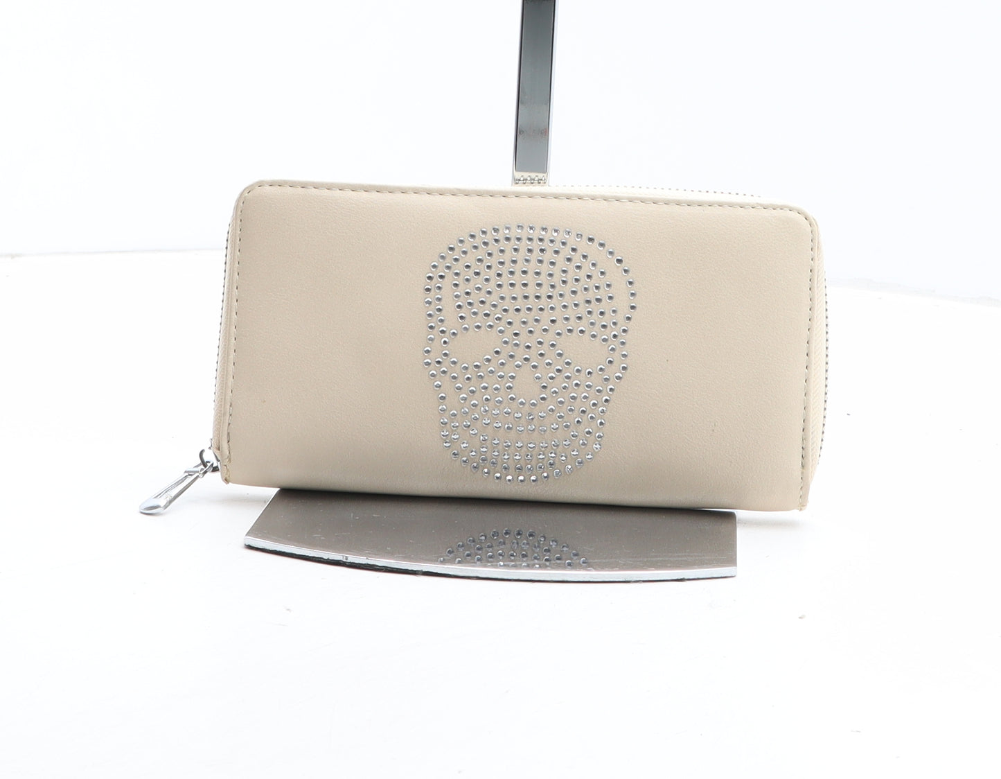 Preworn Womens Beige Polyurethane Bow Tie Wallet Size M - Skull Detail