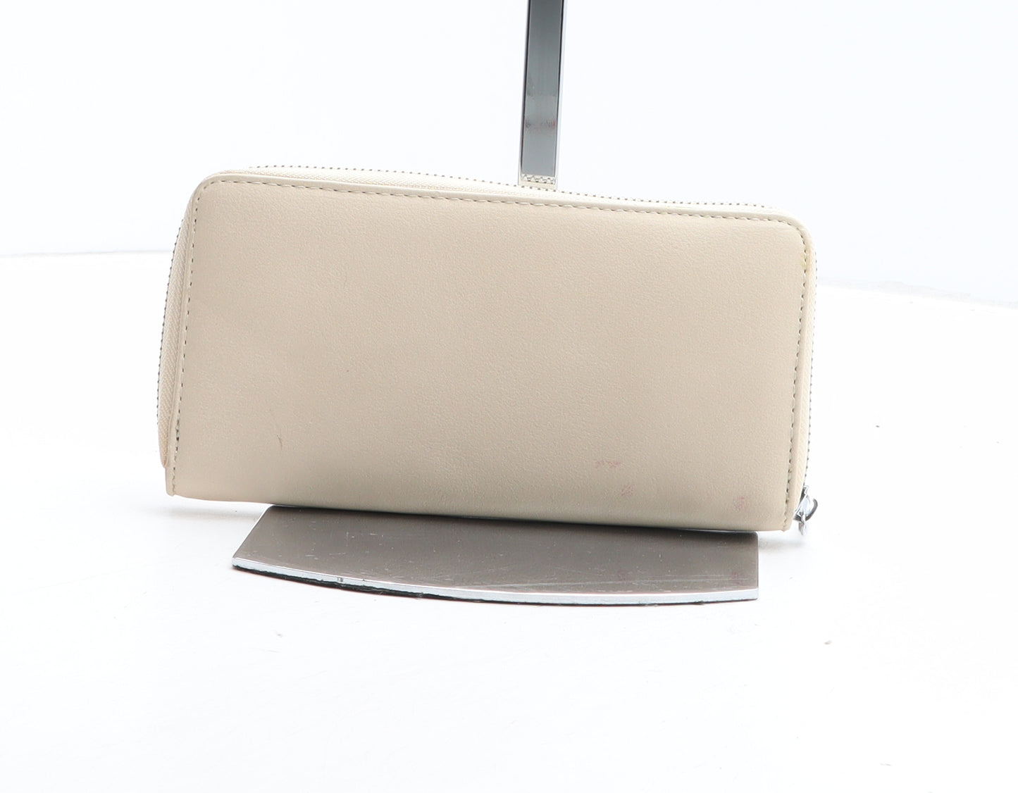 Preworn Womens Beige Polyurethane Bow Tie Wallet Size M - Skull Detail
