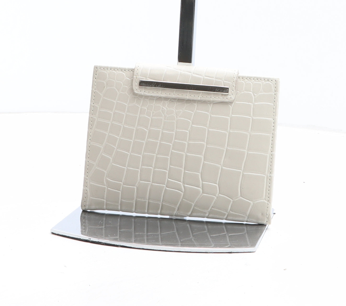 Preworn Womens Beige Polyurethane Bow Tie Wallet Size M - Croc Texture