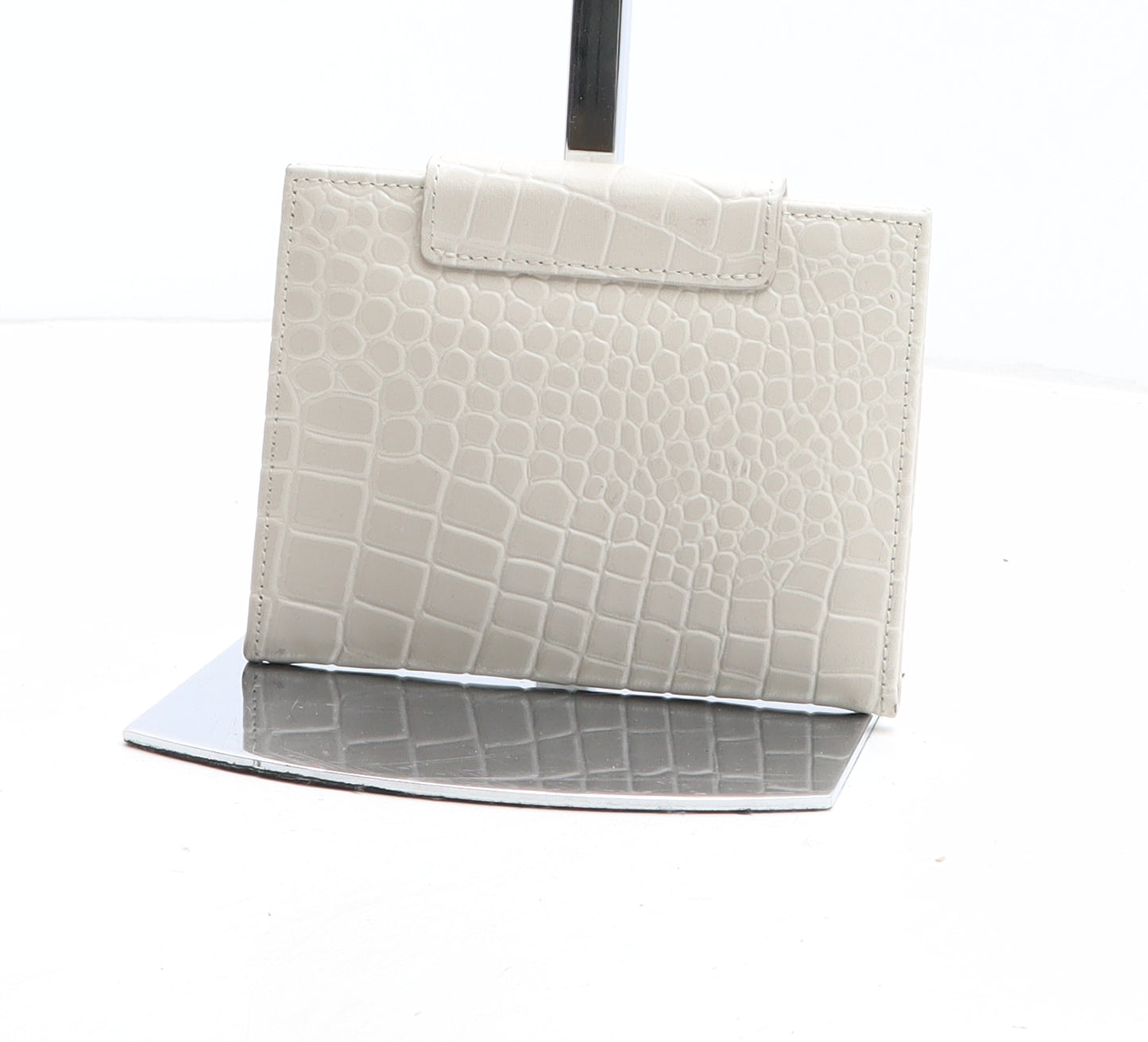 Preworn Womens Beige Polyurethane Bow Tie Wallet Size M - Croc Texture