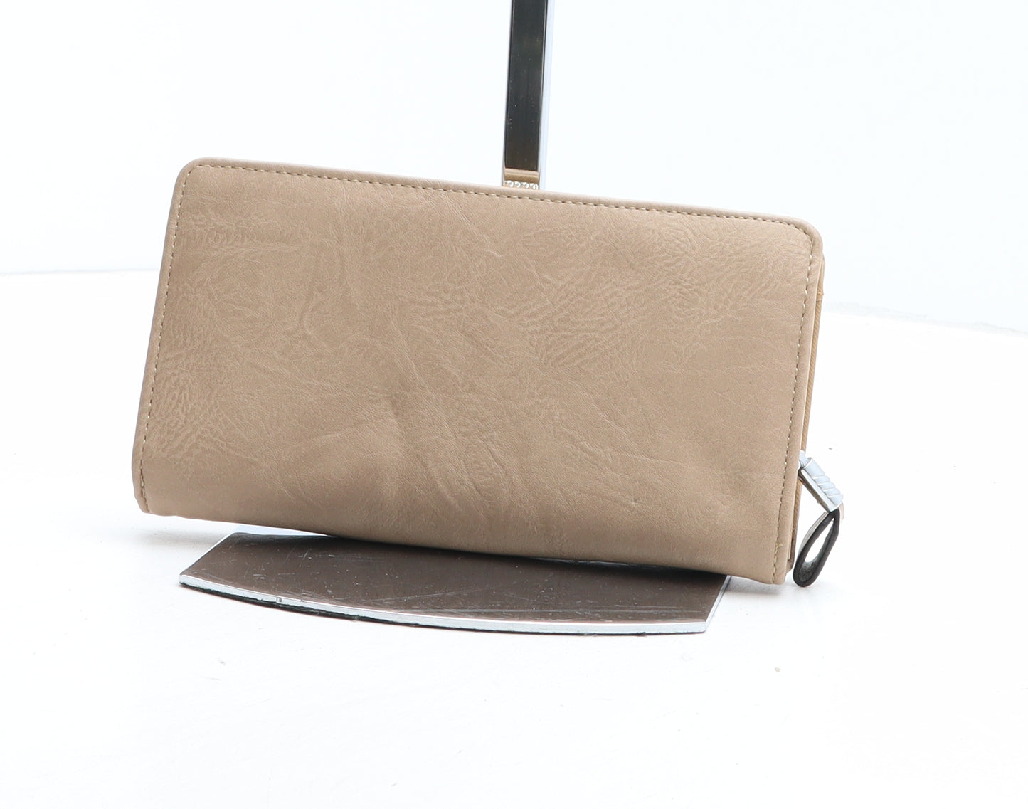 Preworn Womens Beige Polyurethane Bow Tie Wallet Size S