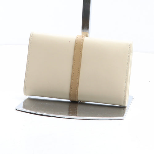 Preworn Womens Beige Polyurethane Bow Tie Wallet Size S