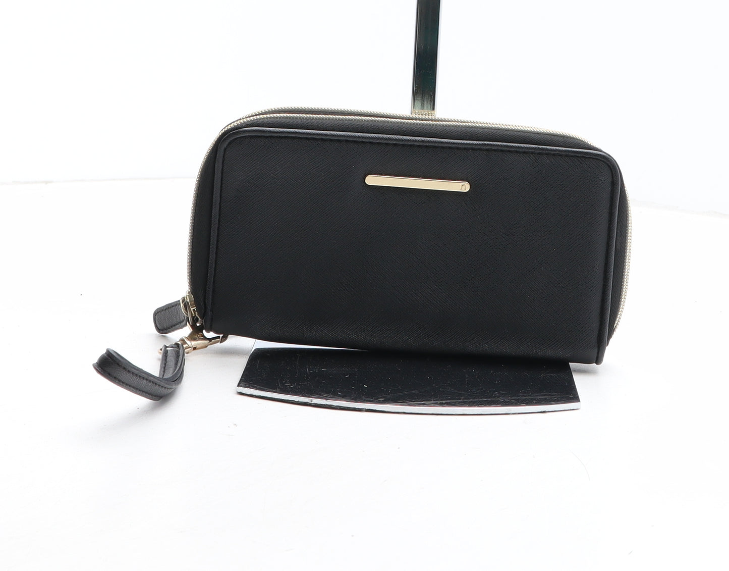 Preworn Womens Black Polyurethane Bow Tie Wallet Size M