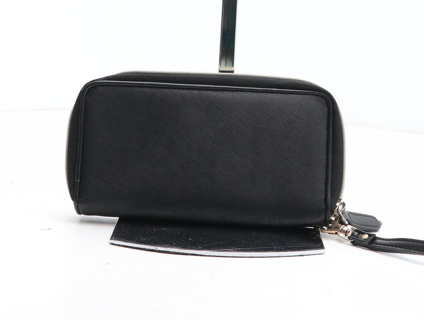 Preworn Womens Black Polyurethane Bow Tie Wallet Size M