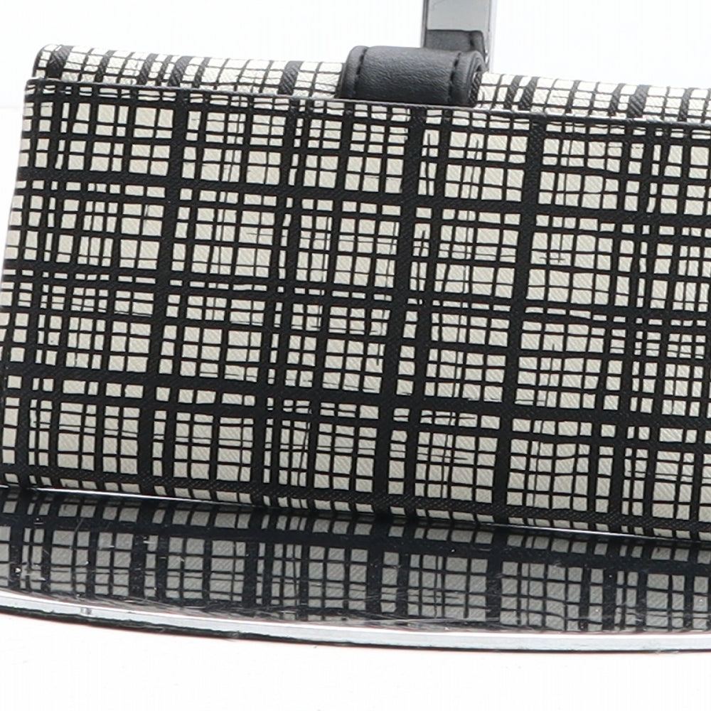 Preworn Womens Black Geometric Polyurethane Bow Tie Wallet Size S