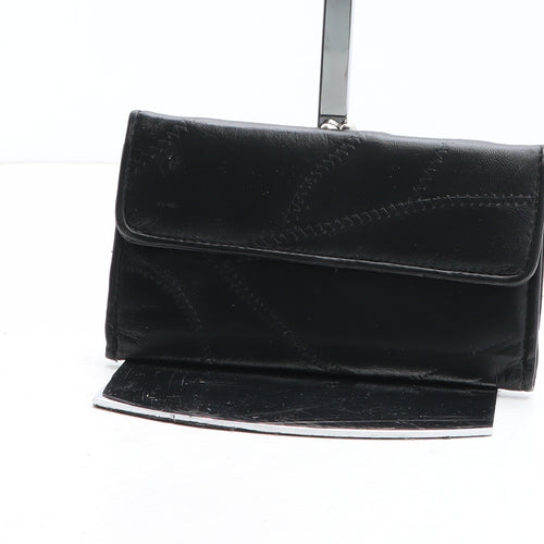 Preworn Womens Black Polyurethane Bow Tie Wallet Size M