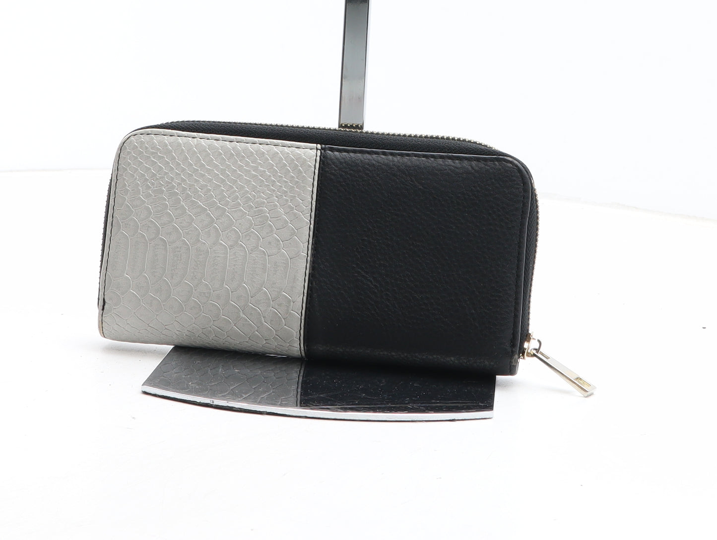 Henley Womens Multicoloured Colourblock Polyurethane Bow Tie Wallet Size M - Croc Texture