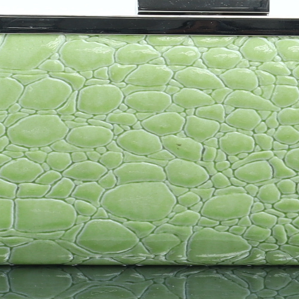 Preworn Womens Green Polyurethane Bow Tie Wallet Size M - Croc Texture