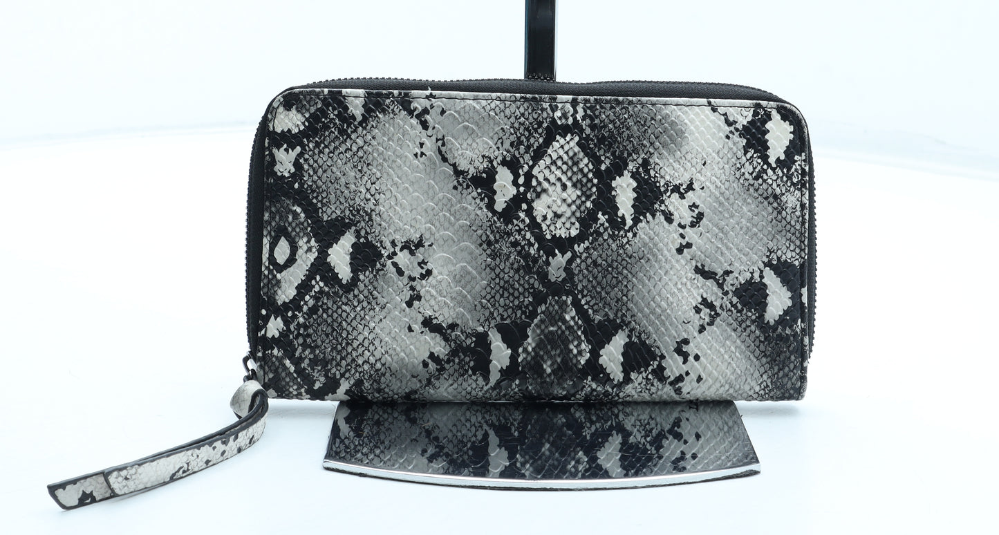 Preworn Womens Black Animal Print Polyurethane Bow Tie Wallet Size M - Snakeskin Pattern