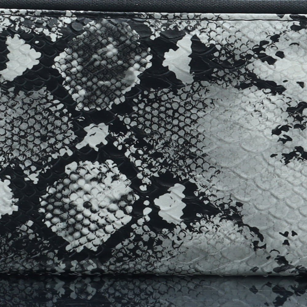 Preworn Womens Black Animal Print Polyurethane Bow Tie Wallet Size M - Snakeskin Pattern