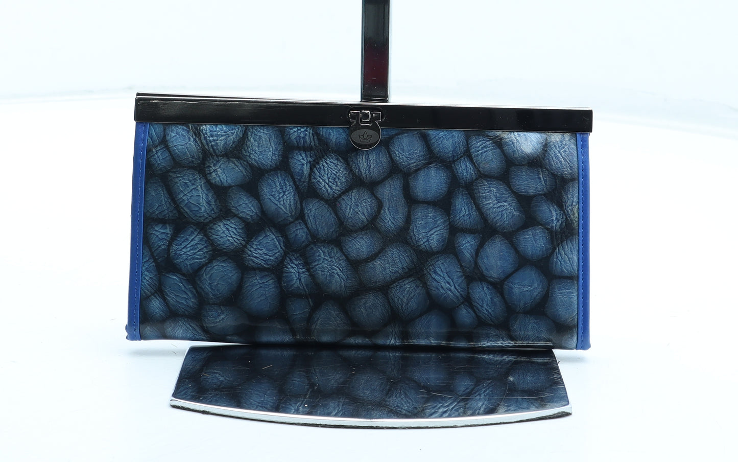 Preworn Womens Blue Geometric Polyurethane Bow Tie Wallet Size M