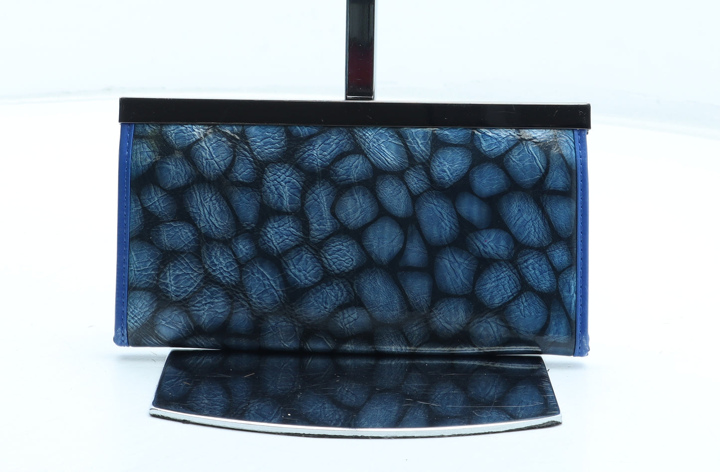 Preworn Womens Blue Geometric Polyurethane Bow Tie Wallet Size M
