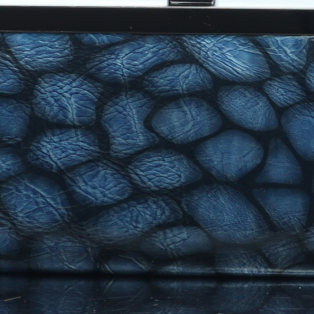 Preworn Womens Blue Geometric Polyurethane Bow Tie Wallet Size M
