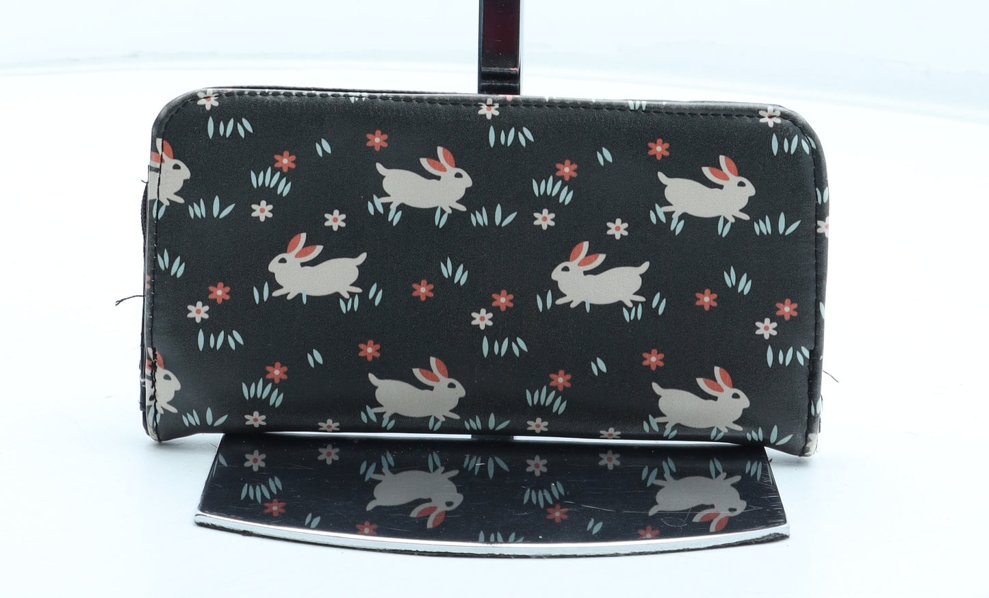 Preworn Womens Grey Geometric Polyurethane Bow Tie Wallet Size M - Rabbit Pattern