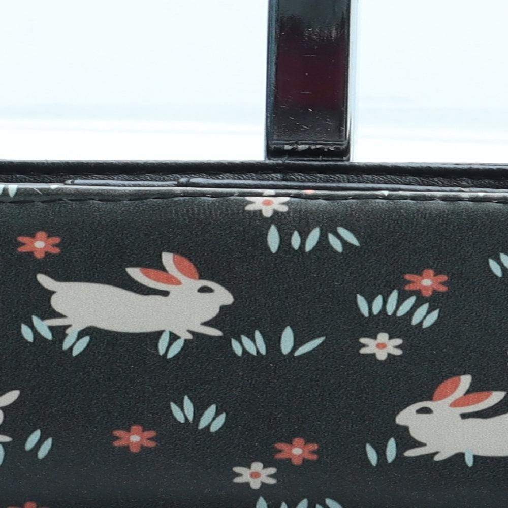 Preworn Womens Grey Geometric Polyurethane Bow Tie Wallet Size M - Rabbit Pattern
