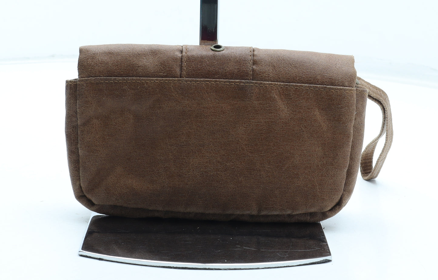Preworn Womens Brown Leather Clutch Size Small