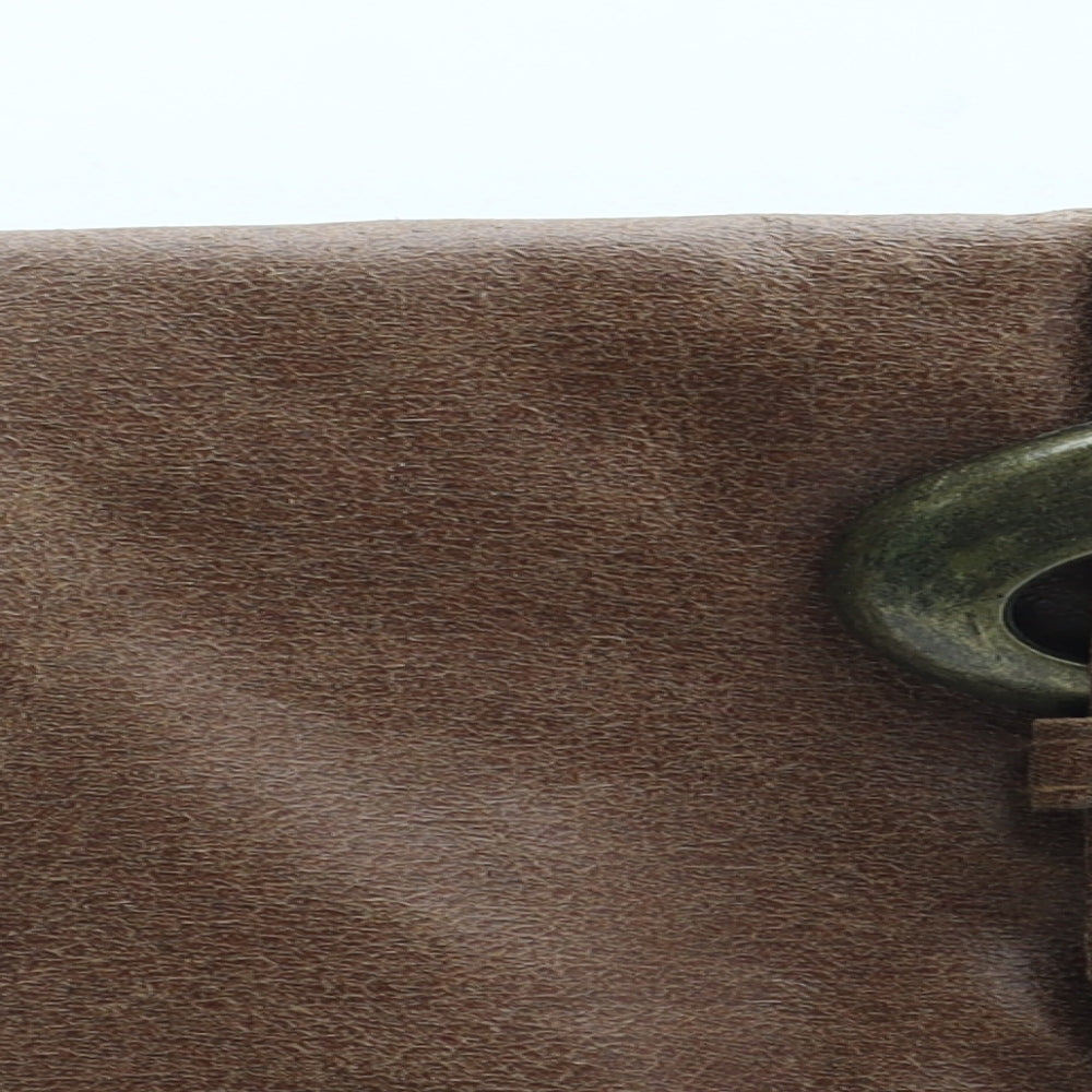 Preworn Womens Brown Leather Clutch Size Small