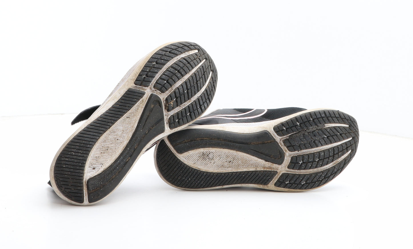 Nike Girls Black Fabric Trainer UK 2