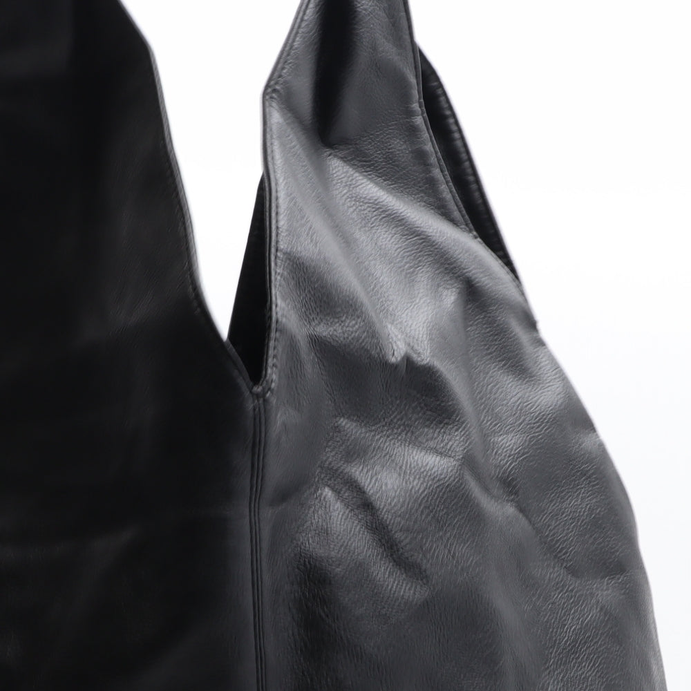 Preworn Womens Black Polyurethane Shoulder Bag Size Extra Large