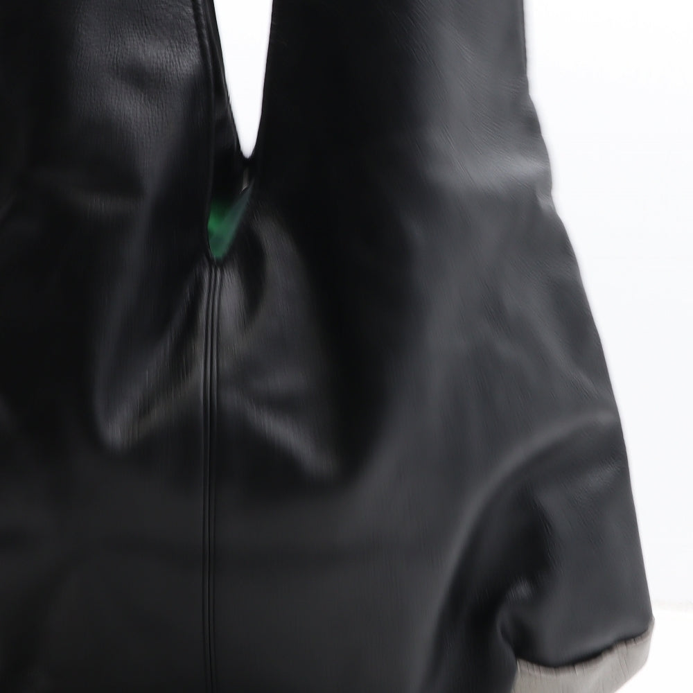 Preworn Womens Black Polyurethane Shoulder Bag Size Extra Large