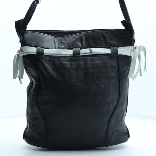 Preworn Womens Black Leather Crossbody Size Medium
