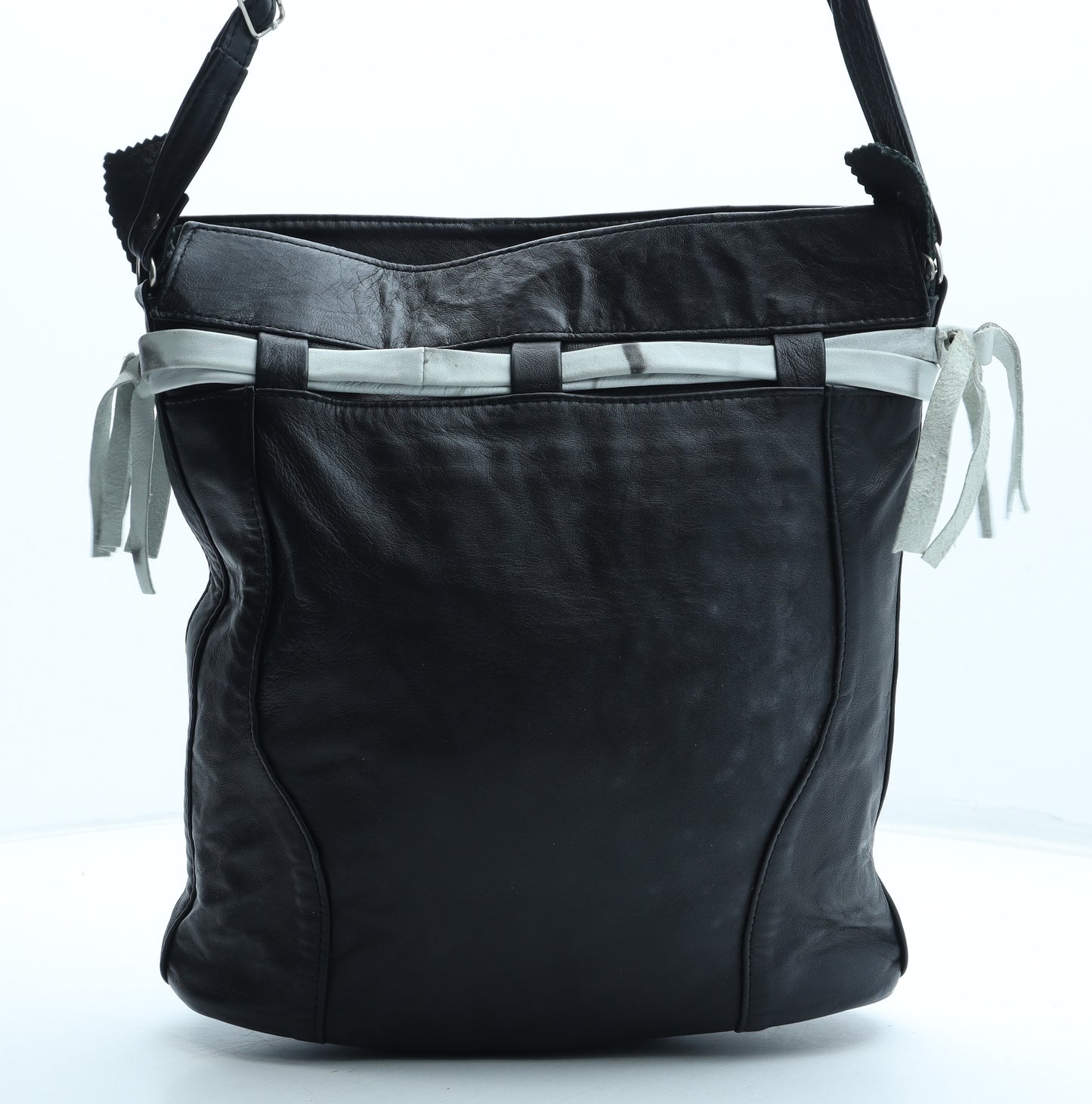Preworn Womens Black Leather Crossbody Size Medium