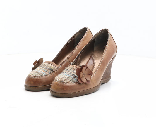 Preworn Womens Brown Synthetic Court Heel UK - Flower Detail