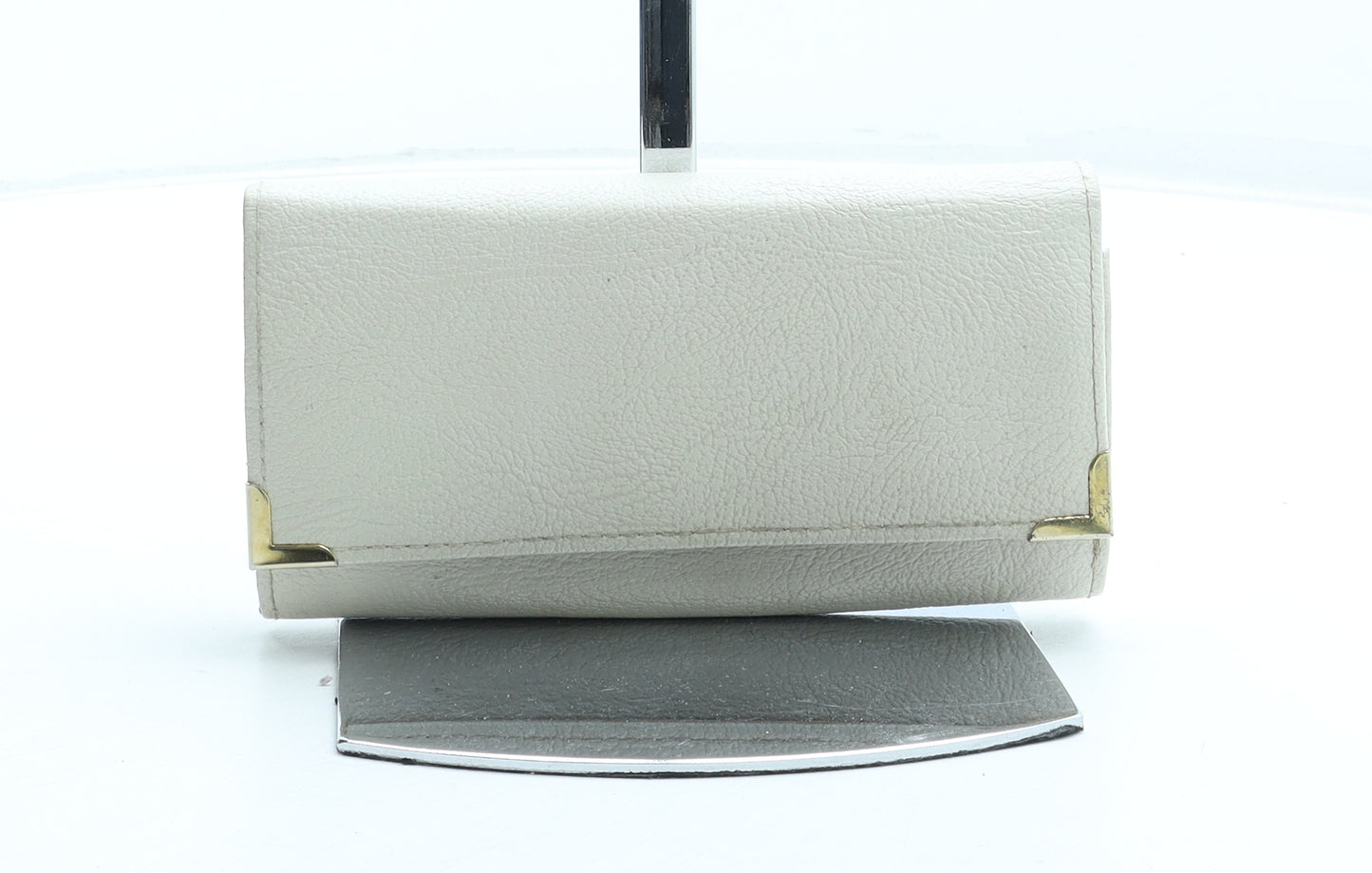 Preworn Womens Ivory Polyurethane Bow Tie Wallet Size S