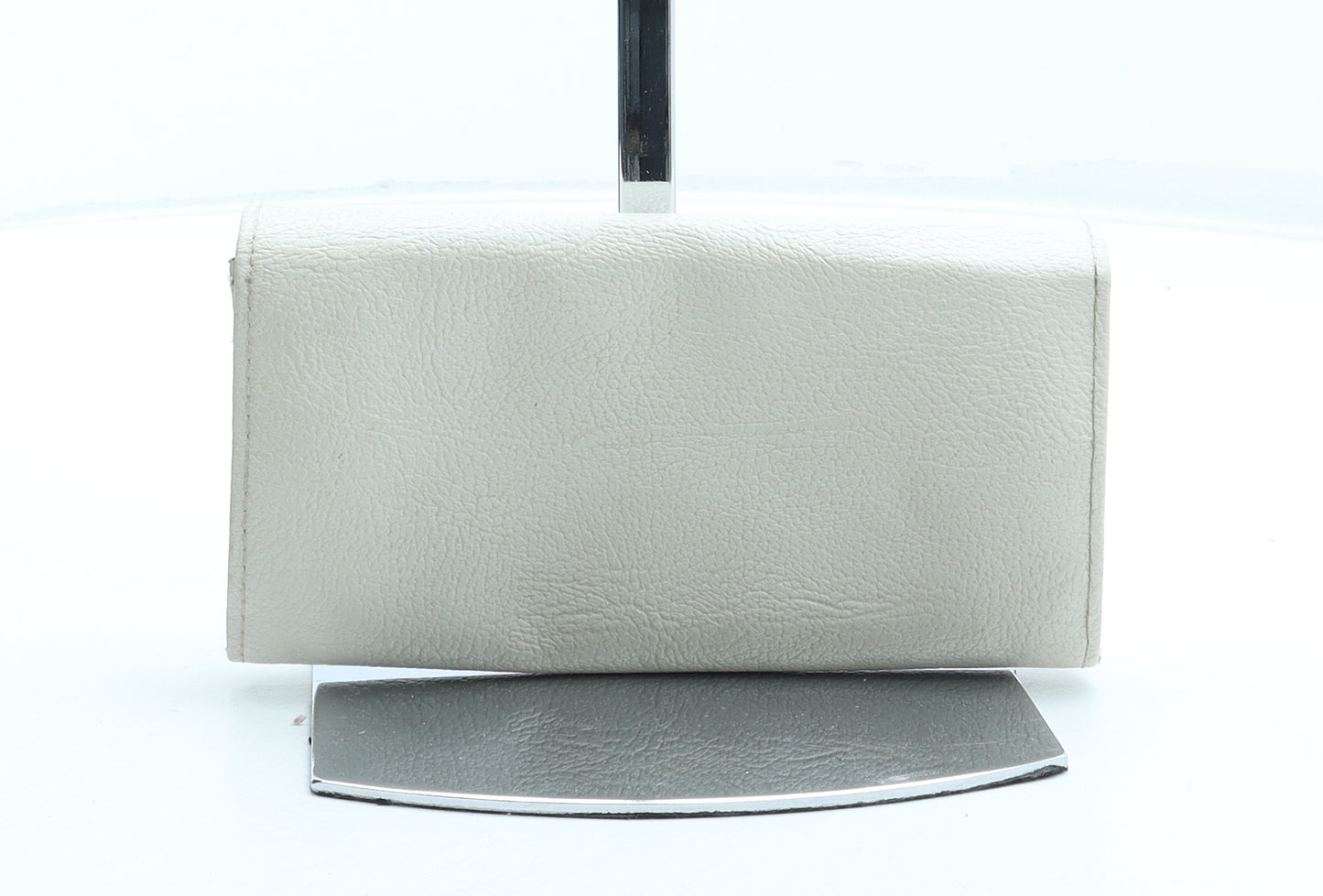 Preworn Womens Ivory Polyurethane Bow Tie Wallet Size S