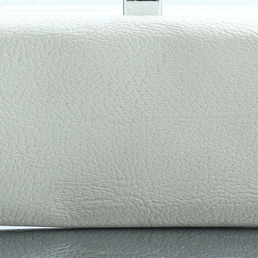 Preworn Womens Ivory Polyurethane Bow Tie Wallet Size S