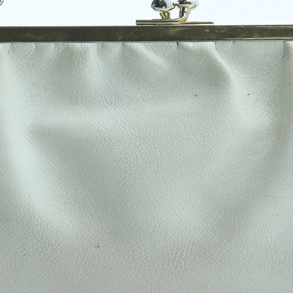 Preworn Womens White Polyurethane Clutch Size Small