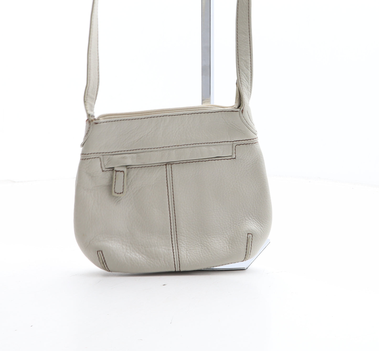 Preworn Womens Beige Polyurethane Shoulder Bag Size Small