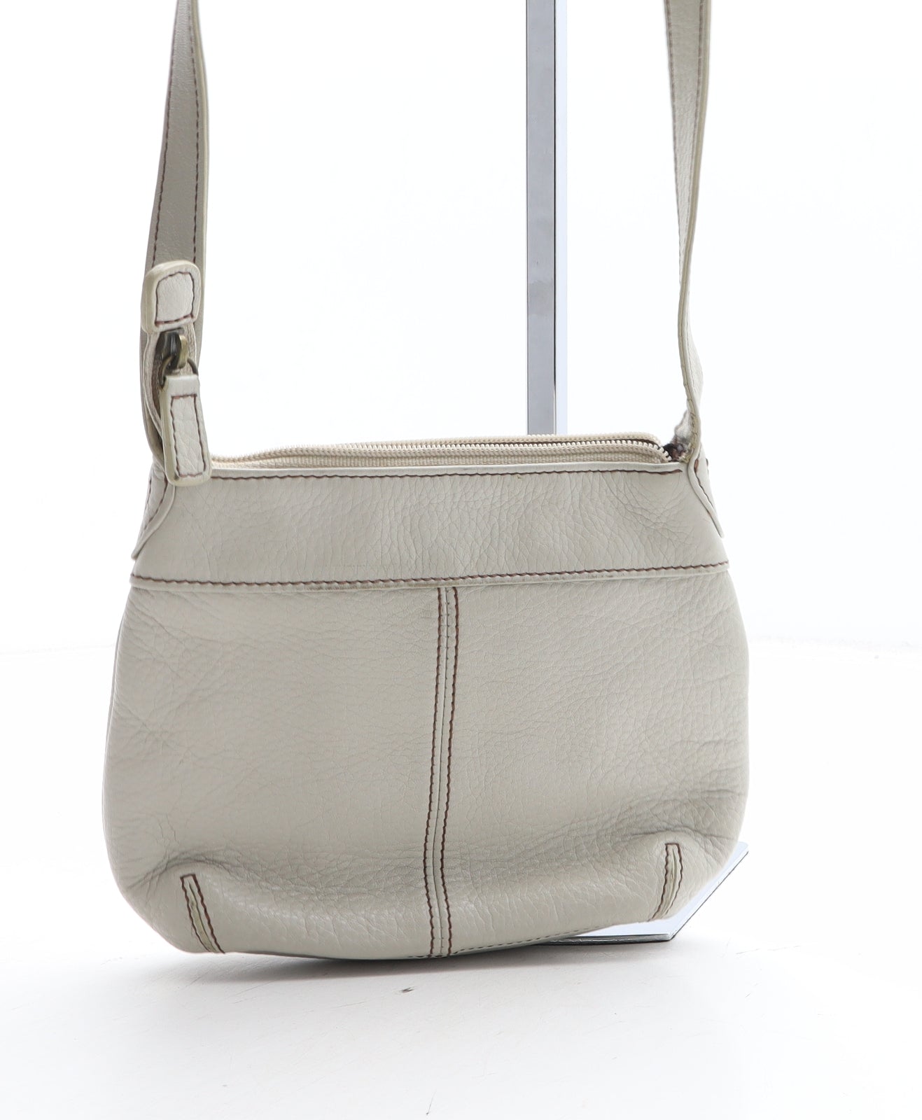 Preworn Womens Beige Polyurethane Shoulder Bag Size Small
