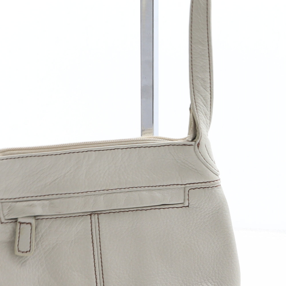 Preworn Womens Beige Polyurethane Shoulder Bag Size Small