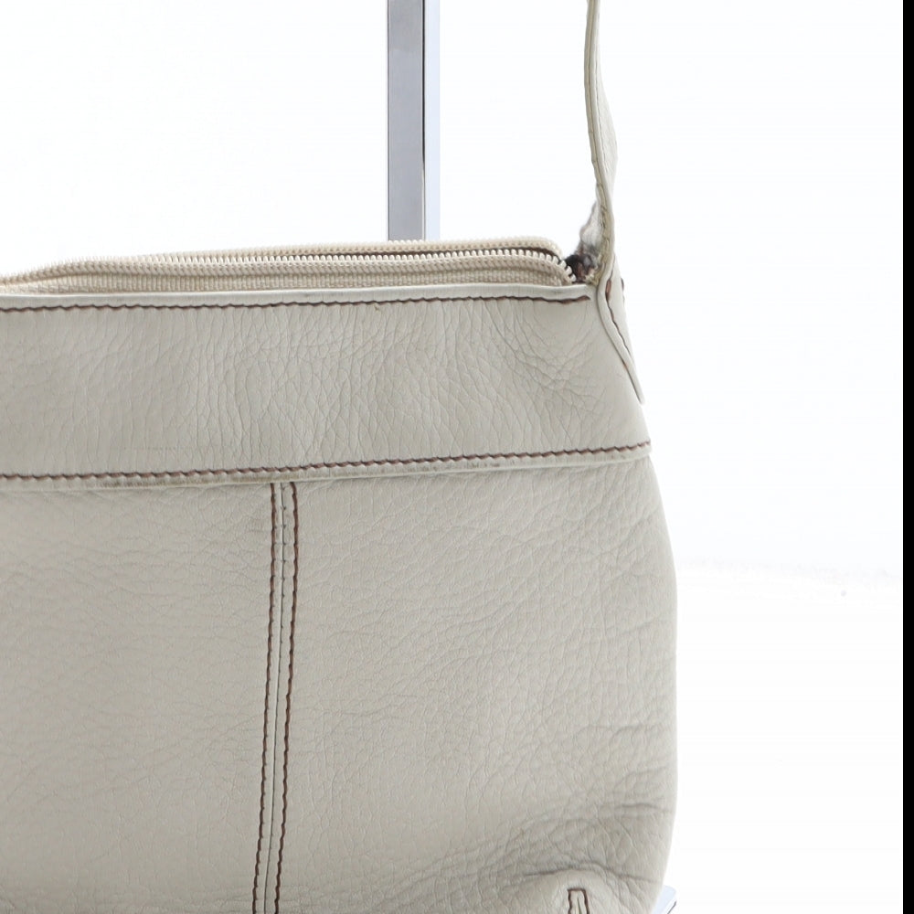 Preworn Womens Beige Polyurethane Shoulder Bag Size Small