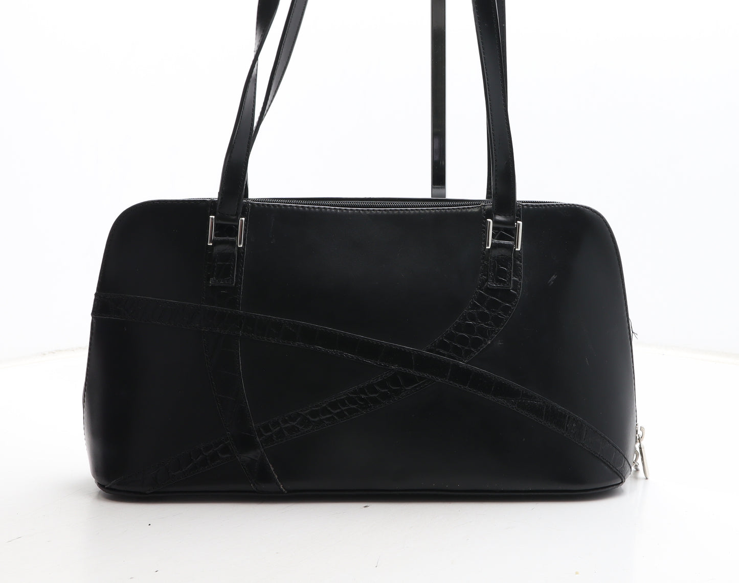 Preworn Womens Black Solid Polyurethane Shoulder Bag Size Medium