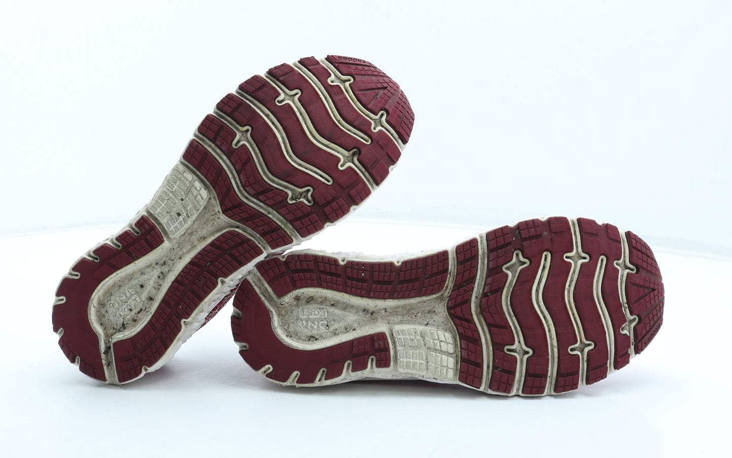 Brooks Womens Pink Geometric Polyester Trainer UK