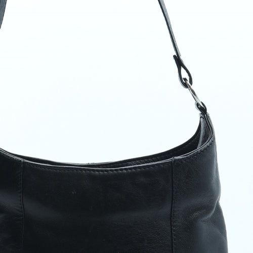 Preworn Womens Black Leather Crossbody Size Medium