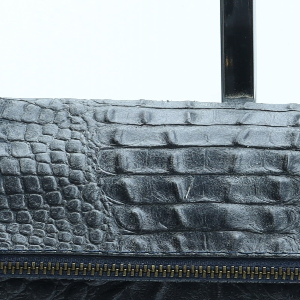 Preworn Womens Blue Leather Clutch Size Small - Croc Texture