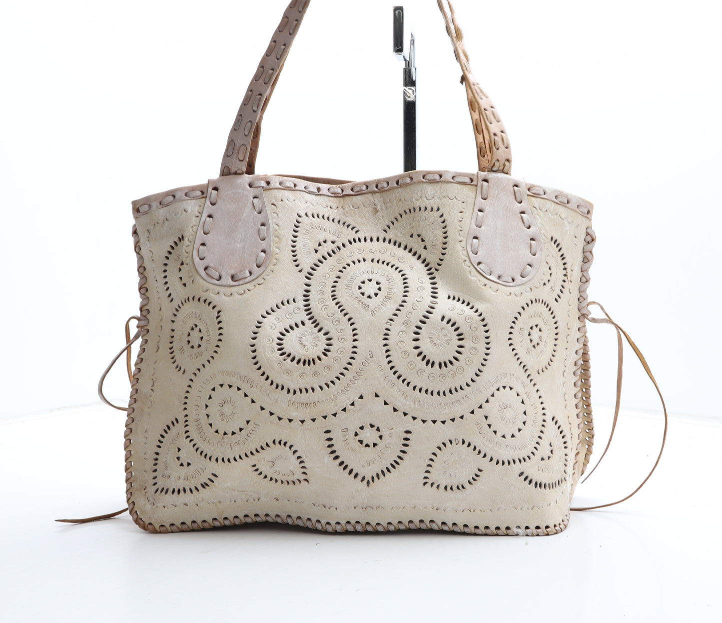 Preworn Womens Beige Geometric Polyurethane Top Handle Bag Size Medium