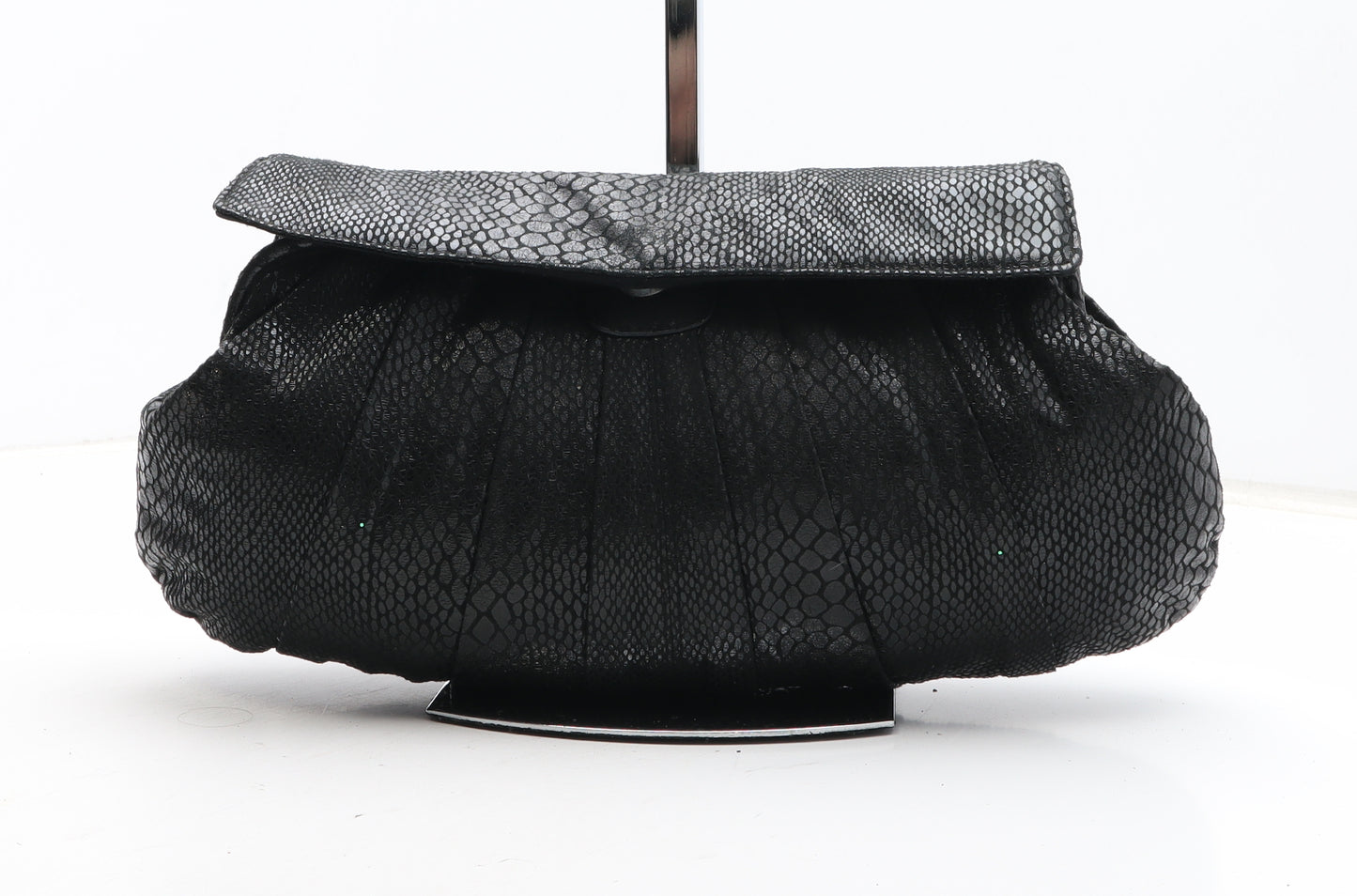 Preworn Womens Black Polyurethane Clutch Size Medium - Snakeskin Pattern