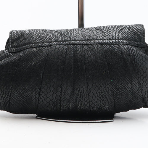 Preworn Womens Black Polyurethane Clutch Size Medium - Snakeskin Pattern