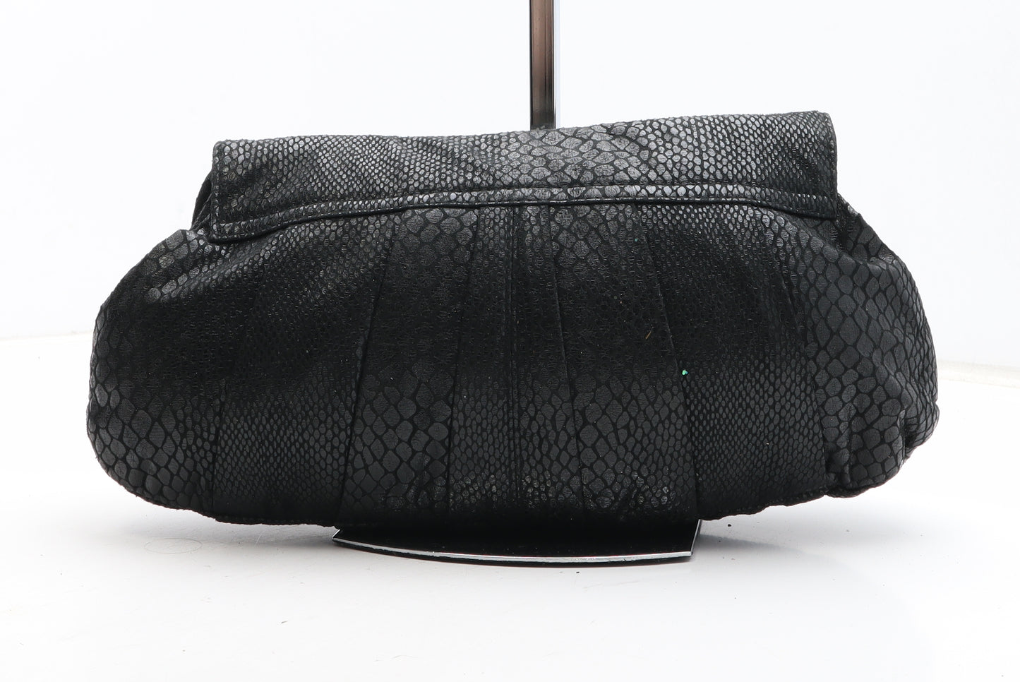 Preworn Womens Black Polyurethane Clutch Size Medium - Snakeskin Pattern