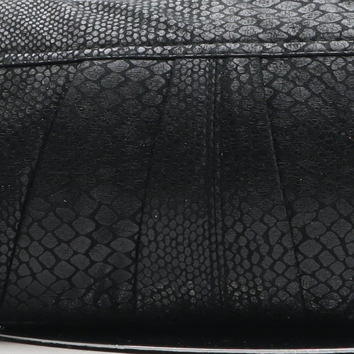 Preworn Womens Black Polyurethane Clutch Size Medium - Snakeskin Pattern