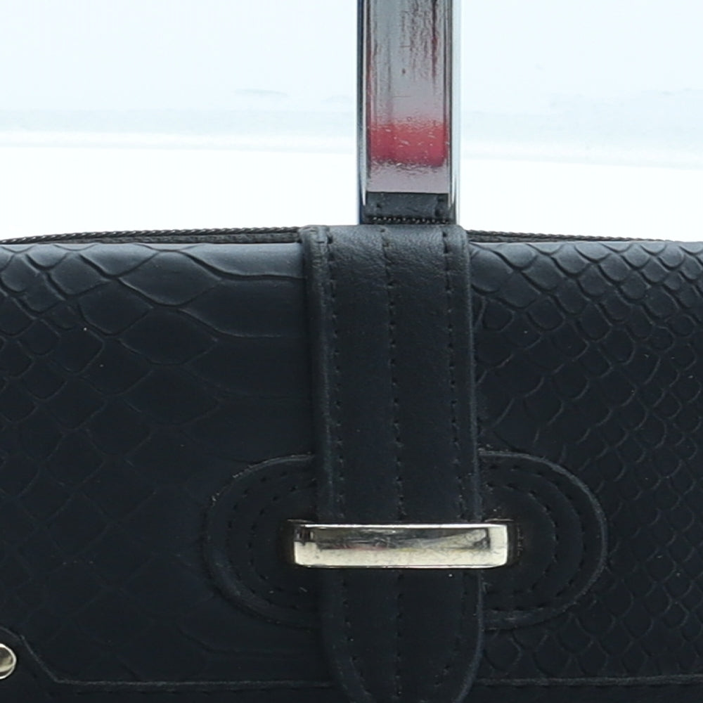 Preworn Womens Black Polyurethane Bow Tie Wallet Size S - Croc Texture